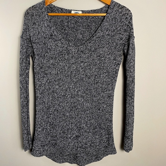 Old Navy Women's Black + White Round Neck Long Sleeve Knit Sweater Size X-Small - Picture 1 of 10